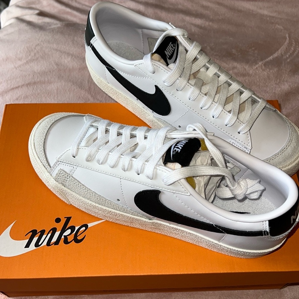 NWT Nike Blazer Shoes - Picture 3 of 5